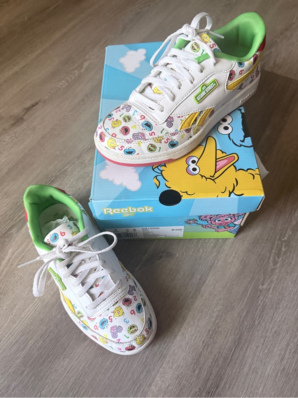 Reebok Kids White Multicolor Sesame Street Character Sneakers